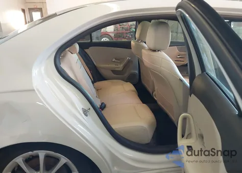 2020 Mercedes-Benz A 220 4Matic z USA, uszkodzony, nr VIN W1K3G4FB2LW043206